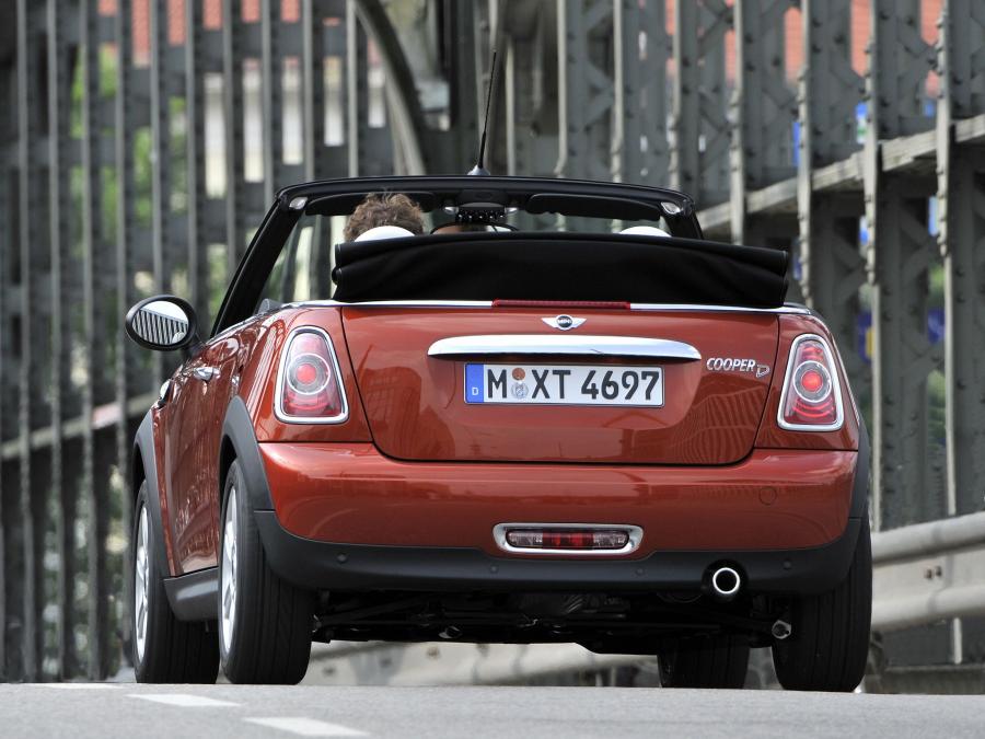  Mini Cooper D Cabrio 2010 года  (фото 17 из 23)
